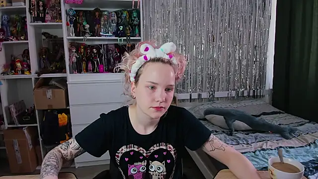 School Love online show from 03.29.26