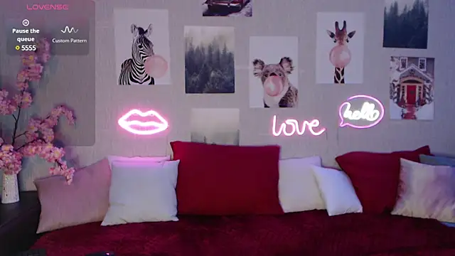 Snapshot of Fluffy_Tiffy chatting on 02.12.25 Fluffy Tiffy online show from 02.12.25