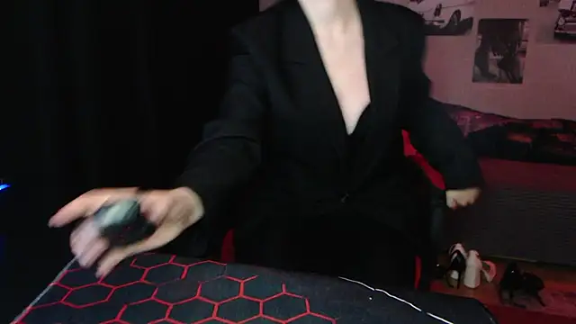 Snapshot of Fluffy_Tiffy chatting on 10.09.25 Fluffy Tiffy online show from 10.09.25