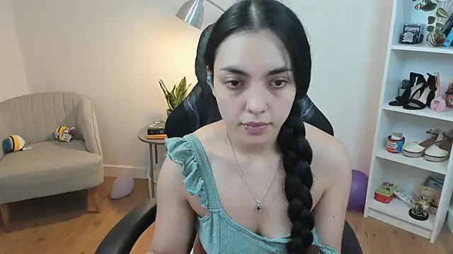 Snapshot of _BellaEvans_ chatting on 02.07.25 BellaEvans online show from 02.07.25