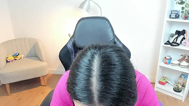 Snapshot of _BellaEvans_ chatting on 02.12.25 BellaEvans online show from 02.12.25