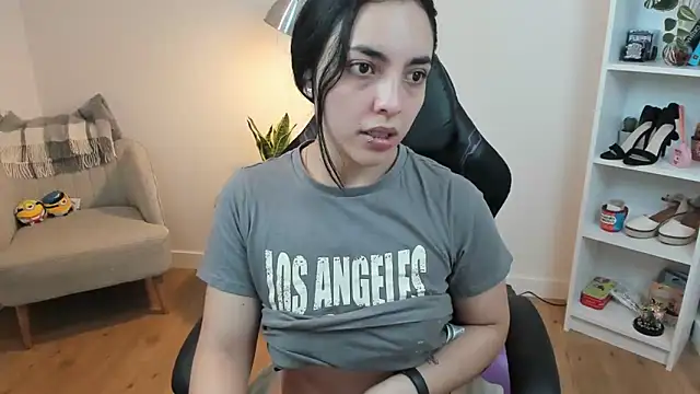 Snapshot of _BellaEvans_ chatting on 02.13.25 BellaEvans online show from 02.13.25