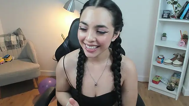 Snapshot of _BellaEvans_ chatting on 02.17.25 BellaEvans online show from 02.17.25