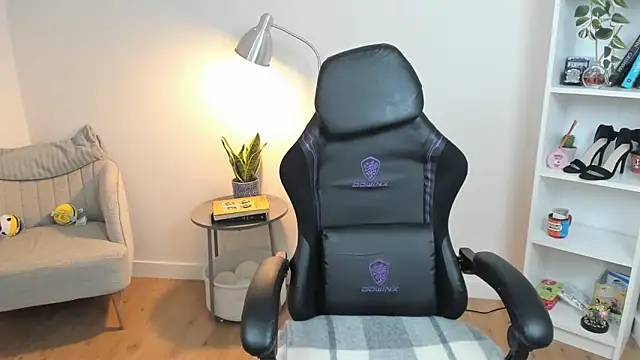 Snapshot of _BellaEvans_ chatting on 03.03.25 BellaEvans online show from 03.03.25