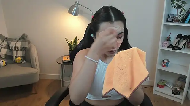 Snapshot of _BellaEvans_ chatting on 03.07.25 BellaEvans online show from 03.07.25