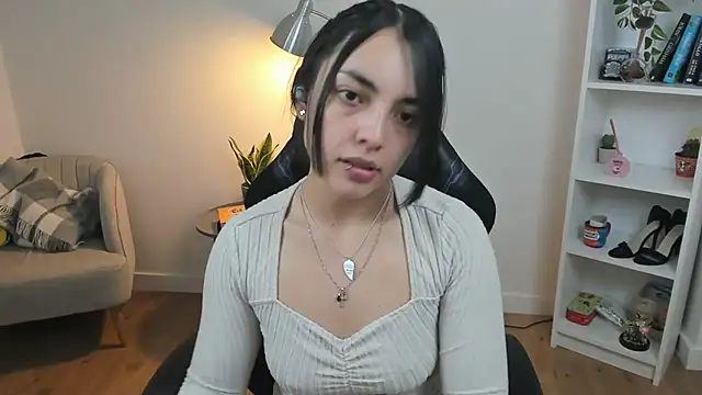 Snapshot of _BellaEvans_ chatting on 03.12.25 BellaEvans online show from 03.12.25