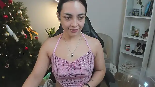 Snapshot of _BellaEvans_ chatting on 12.23.25 BellaEvans online show from 12.23.25