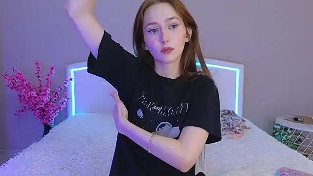 Snapshot of MichaDenver chatting on 10.10.25 MichaDenver online show from 10.10.25