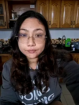 Snapshot of Mia_Ruiz chatting on 10.20.25 Mia Ruiz online show from 10.20.25