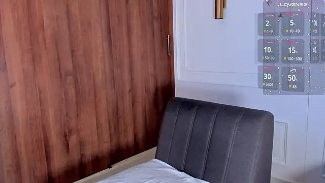 Snapshot of Chrishell_ chatting on 12.01.24 Chrishell online show from 12.01.24