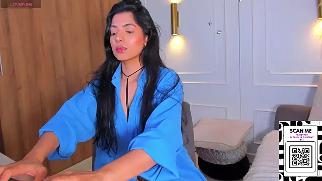 Snapshot of Chrishell_ chatting on 02.22.25 Chrishell online show from 02.22.25