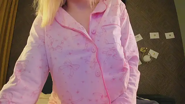 Anna Robinson online show from 05.18.26