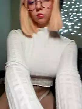 Snapshot of DanaWard chatting on 12.22.24 DanaWard online show from 12.22.24