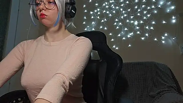 Snapshot of DanaWard chatting on 12.24.24 DanaWard online show from 12.24.24