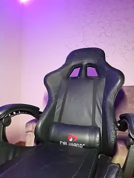 Snapshot of DanaWard chatting on 02.11.25 DanaWard online show from 02.11.25