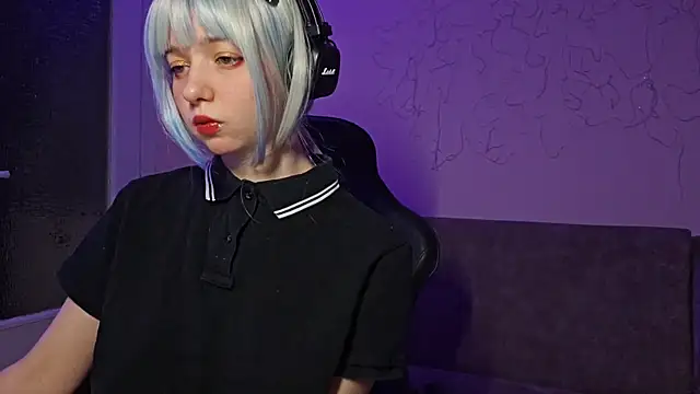 Snapshot of DanaWard chatting on 02.21.25 DanaWard online show from 02.21.25