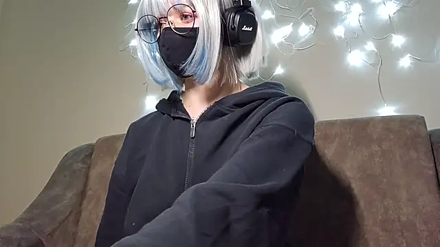 Snapshot of DanaWard chatting on 09.15.25 DanaWard online show from 09.15.25