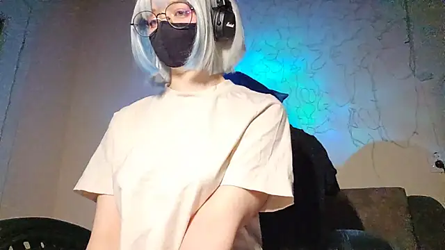 Snapshot of DanaWard chatting on 10.02.25 DanaWard online show from 10.02.25