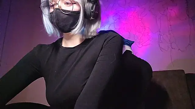 Snapshot of DanaWard chatting on 10.14.25 DanaWard online show from 10.14.25