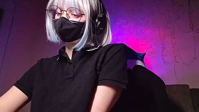 Snapshot of DanaWard chatting on 10.28.25 DanaWard online show from 10.28.25