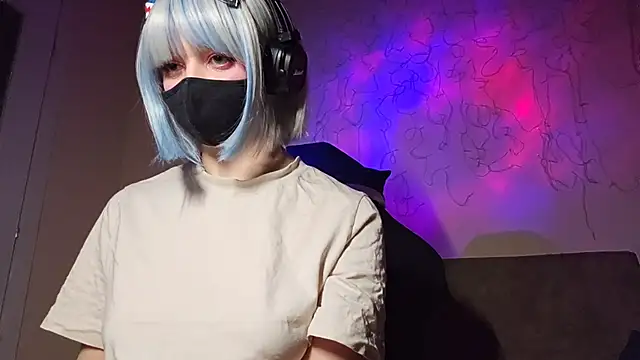 Snapshot of DanaWard chatting on 11.03.25 DanaWard online show from 11.03.25