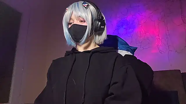 Snapshot of DanaWard chatting on 11.05.25 DanaWard online show from 11.05.25