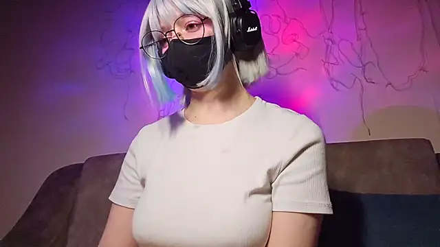 Snapshot of DanaWard chatting on 11.15.25 DanaWard online show from 11.15.25