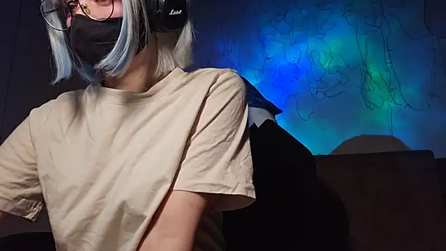 Snapshot of DanaWard chatting on 11.21.25 DanaWard online show from 11.21.25