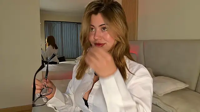 Zoe Benson online show from 06.05.26