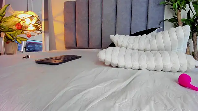 gabriela  gomez online show from 10.26.25