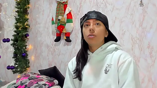 BarbieHotLaura online show from 12.19.24