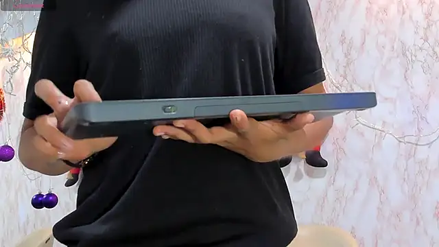 BarbieHotLaura online show from 12.27.24