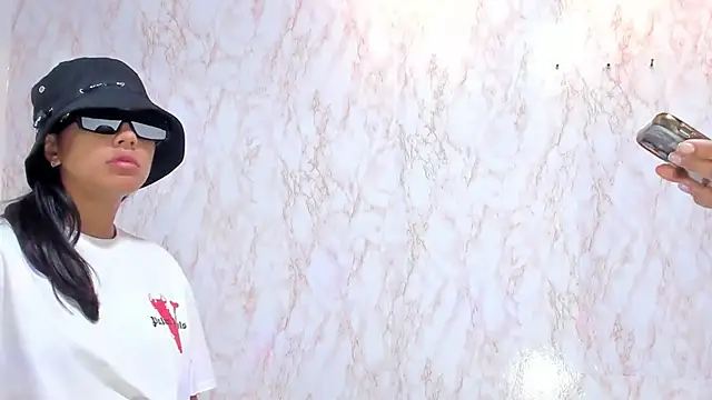 BarbieHotLaura online show from 01.03.25