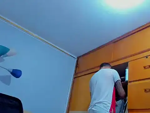 Snapshot of ToonyDee chatting on 02.05.25 ToonyDee online show from 02.05.25