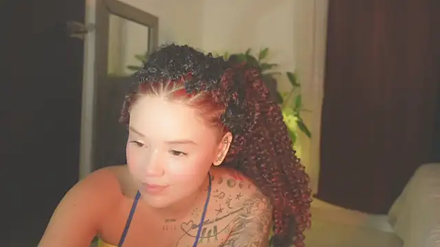 Snapshot of LorenRosse chatting on 06.17.26 LorenRosse online show from 06.17.26