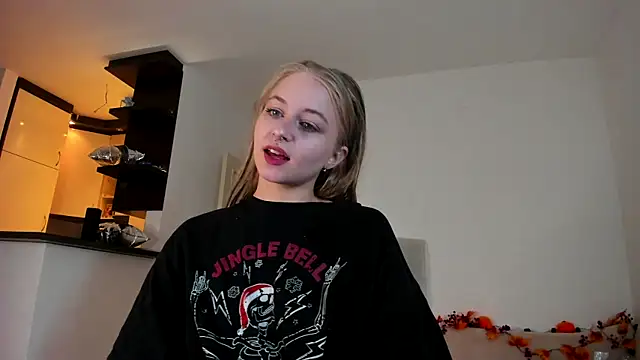 Snapshot of MiaMews chatting on 09.17.25 MiaMews online show from 09.17.25