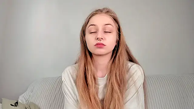 MiaMews online show from 04.24.26