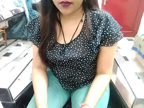 Snapshot of aarushi_sharmaa chatting on 02.19.25 aarushi sharmaa online show from 02.19.25