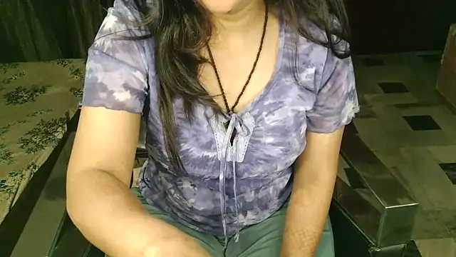 Snapshot of aarushi_sharmaa chatting on 11.17.25 aarushi sharmaa online show from 11.17.25