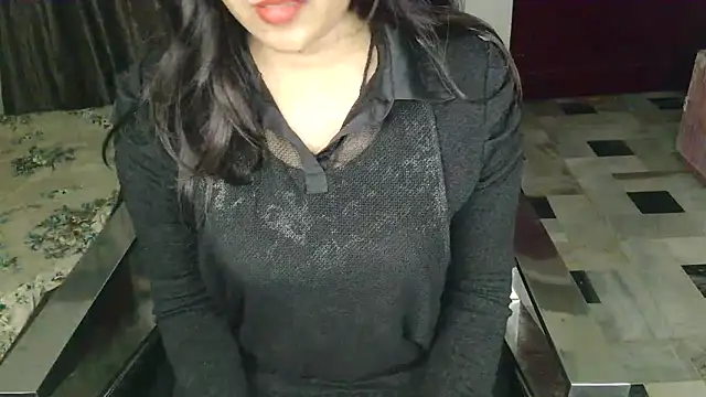 Snapshot of aarushi_sharmaa chatting on 11.23.25 aarushi sharmaa online show from 11.23.25