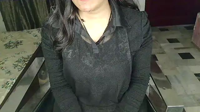 Snapshot of aarushi_sharmaa chatting on 11.28.25 aarushi sharmaa online show from 11.28.25