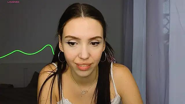 Snapshot of AliceSpark chatting on 09.29.25 AliceSpark online show from 09.29.25