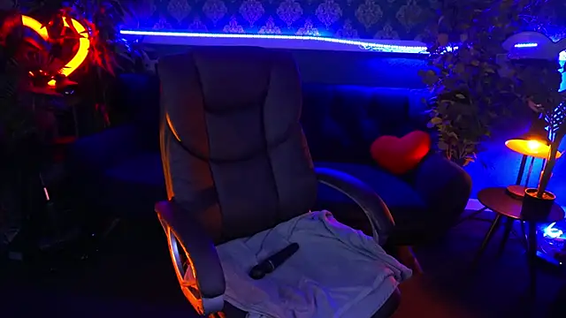 Snow WhiteeeX online show from 02.04.25