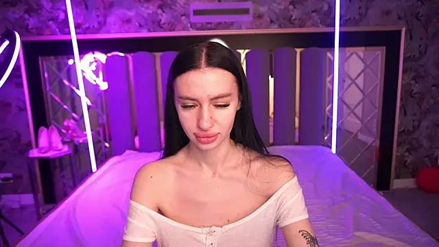 Snow WhiteeeX online show from 03.25.26