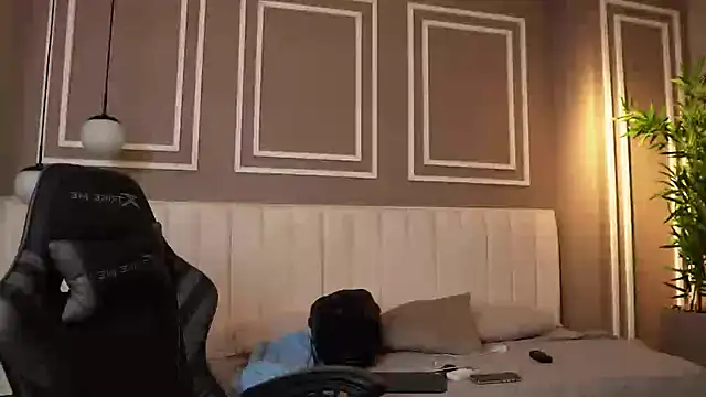 Snapshot of Austin_bolt chatting on 11.10.25 Austin bolt online show from 11.10.25