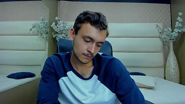 Desmon Clark online show from 02.02.25