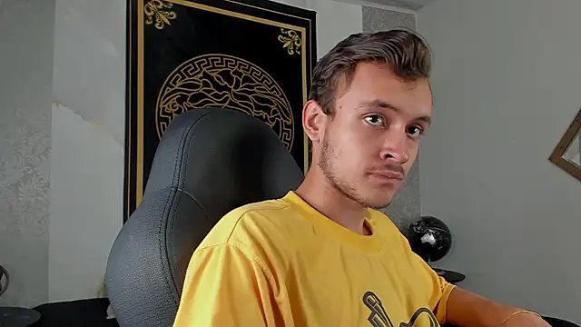 Desmon Clark online show from 02.04.25