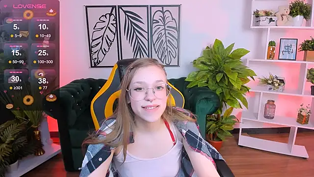 LayriantaVee online show from 02.23.25