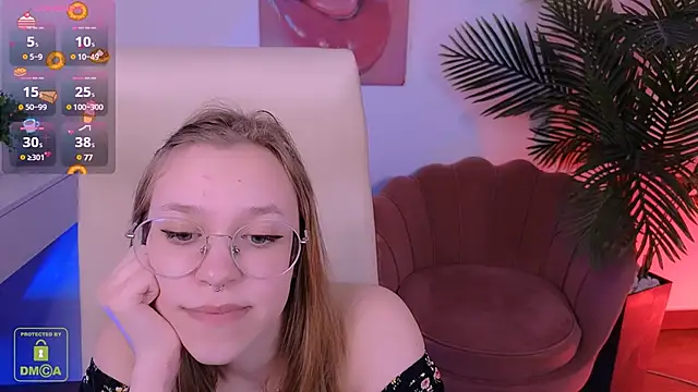 LayriantaVee online show from 03.14.25