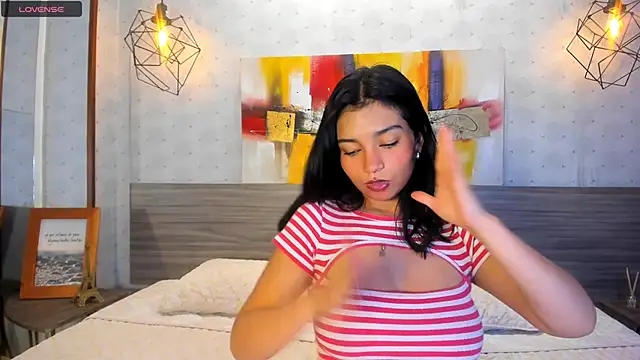 Snapshot of Candys_victoria chatting on 02.05.25 Candys victoria online show from 02.05.25